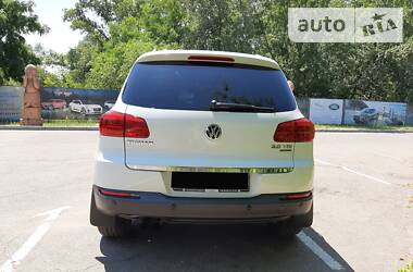 Позашляховик / Кросовер Volkswagen Tiguan 2015 в 