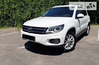 Позашляховик / Кросовер Volkswagen Tiguan 2015 в 