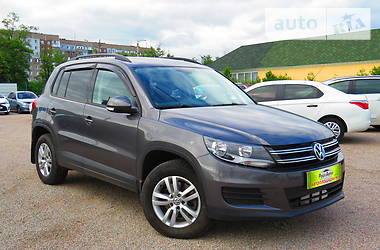 Внедорожник / Кроссовер Volkswagen Tiguan 2015 в Кропивницком