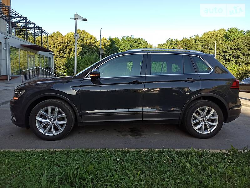 Позашляховик / Кросовер Volkswagen Tiguan 2016 в Чернівцях