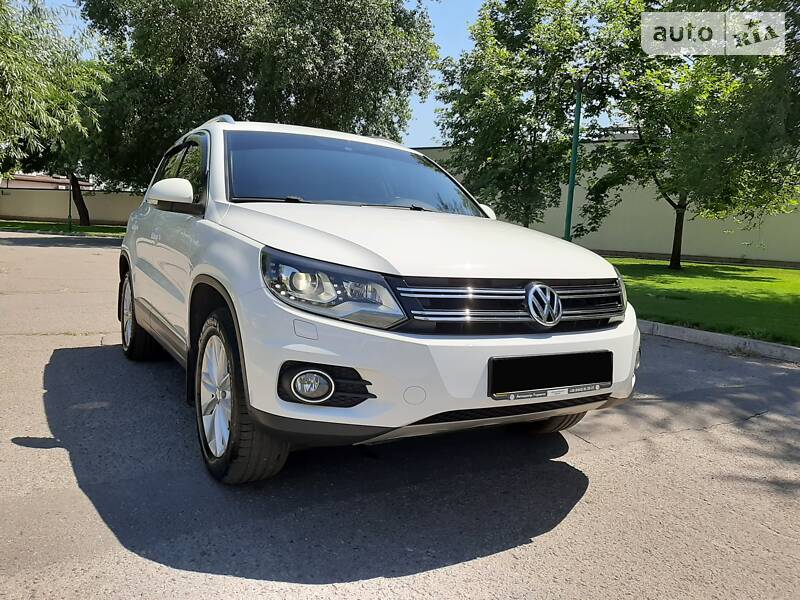 Позашляховик / Кросовер Volkswagen Tiguan 2015 в 