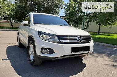 Позашляховик / Кросовер Volkswagen Tiguan 2015 в 
