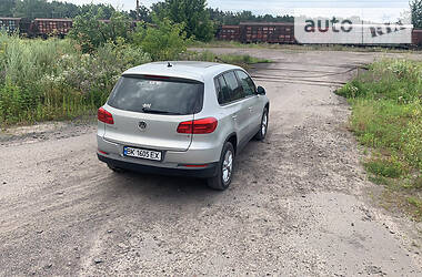 Позашляховик / Кросовер Volkswagen Tiguan 2012 в 