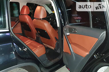Позашляховик / Кросовер Volkswagen Tiguan 2009 в 