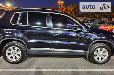 Позашляховик / Кросовер Volkswagen Tiguan 2009 в 