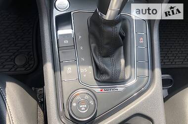 Внедорожник / Кроссовер Volkswagen Tiguan 2018 в 