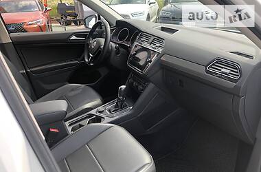 Внедорожник / Кроссовер Volkswagen Tiguan 2018 в 