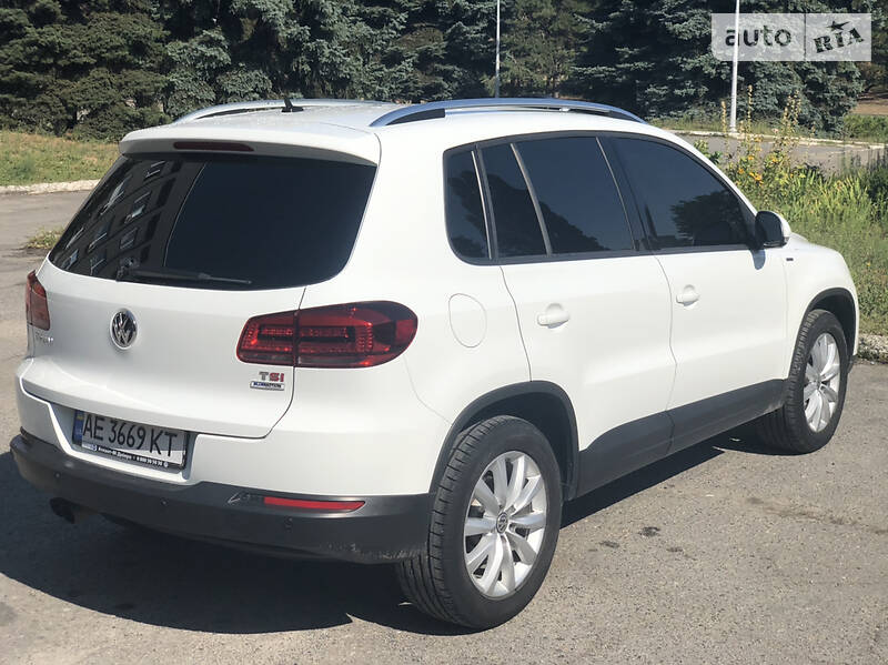 Позашляховик / Кросовер Volkswagen Tiguan 2016 в Дніпрі
