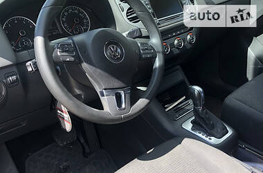 Позашляховик / Кросовер Volkswagen Tiguan 2015 в 