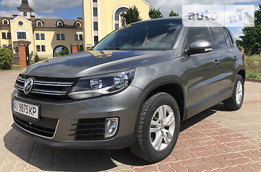 Позашляховик / Кросовер Volkswagen Tiguan 2015 в 