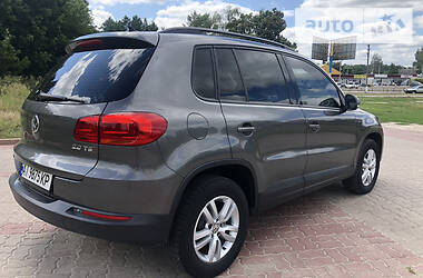 Позашляховик / Кросовер Volkswagen Tiguan 2015 в 
