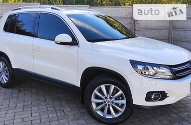 Внедорожник / Кроссовер Volkswagen Tiguan 2012 в 