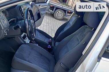 Внедорожник / Кроссовер Volkswagen Tiguan 2012 в 