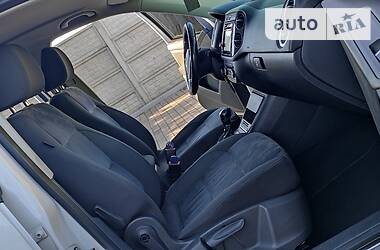 Внедорожник / Кроссовер Volkswagen Tiguan 2012 в 