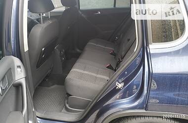 Внедорожник / Кроссовер Volkswagen Tiguan 2010 в Вишневом