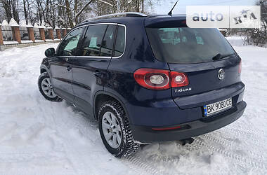 Внедорожник / Кроссовер Volkswagen Tiguan 2008 в Рокитном