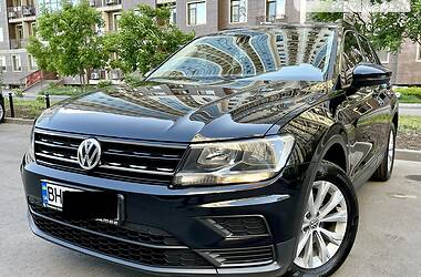 Внедорожник / Кроссовер Volkswagen Tiguan 2017 в 