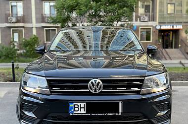 Внедорожник / Кроссовер Volkswagen Tiguan 2017 в 