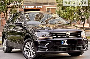 Внедорожник / Кроссовер Volkswagen Tiguan 2017 в 