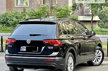Внедорожник / Кроссовер Volkswagen Tiguan 2017 в 