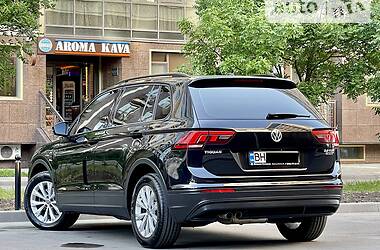 Внедорожник / Кроссовер Volkswagen Tiguan 2017 в 