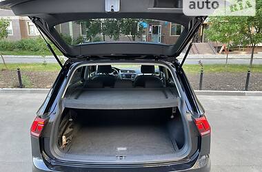 Внедорожник / Кроссовер Volkswagen Tiguan 2017 в 