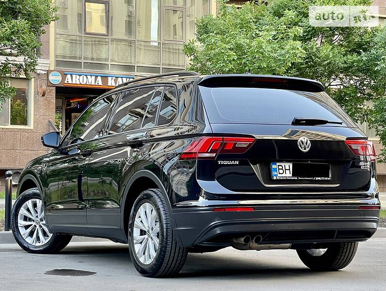 Внедорожник / Кроссовер Volkswagen Tiguan 2017 в 