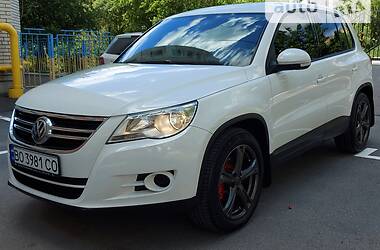 Внедорожник / Кроссовер Volkswagen Tiguan 2009 в Хмельницком