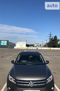 Внедорожник / Кроссовер Volkswagen Tiguan 2014 в 