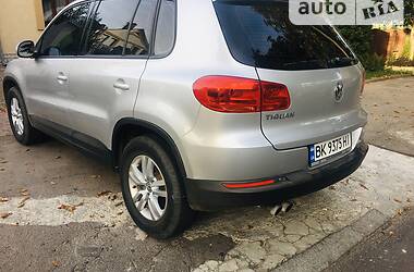 Внедорожник / Кроссовер Volkswagen Tiguan 2015 в Ровно