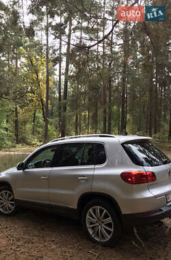 Внедорожник / Кроссовер Volkswagen Tiguan 2012 в 