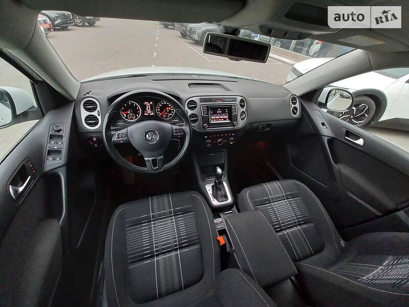 Volkswagen Tiguan OFFICIAL AUTO 2016