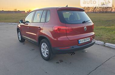 Позашляховик / Кросовер Volkswagen Tiguan 2012 в Харкові