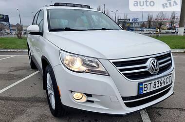 Внедорожник / Кроссовер Volkswagen Tiguan 2010 в Херсоне