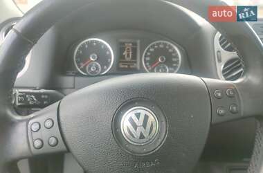 Позашляховик / Кросовер Volkswagen Tiguan 2009 в 