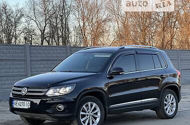 Внедорожник / Кроссовер Volkswagen Tiguan 2015 в 