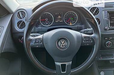 Внедорожник / Кроссовер Volkswagen Tiguan 2015 в 