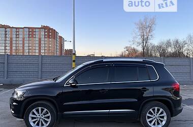 Внедорожник / Кроссовер Volkswagen Tiguan 2015 в 
