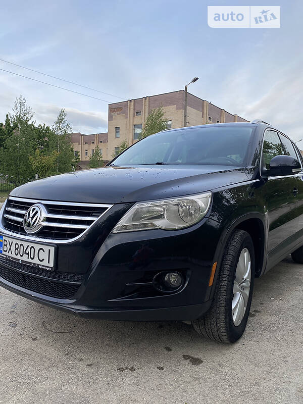 Внедорожник / Кроссовер Volkswagen Tiguan 2010 в 