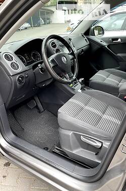 Внедорожник / Кроссовер Volkswagen Tiguan 2010 в Черновцах