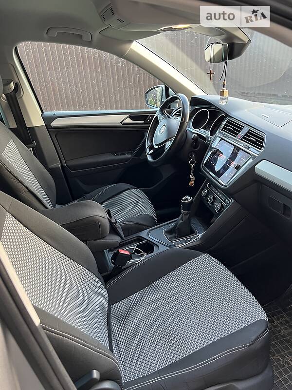 Позашляховик / Кросовер Volkswagen Tiguan 2017 в Ужгороді