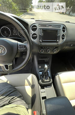 Внедорожник / Кроссовер Volkswagen Tiguan 2016 в 