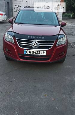 Внедорожник / Кроссовер Volkswagen Tiguan 2010 в Киеве