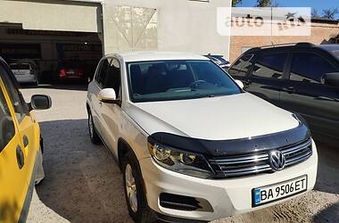 Внедорожник / Кроссовер Volkswagen Tiguan 2011 в Кропивницком