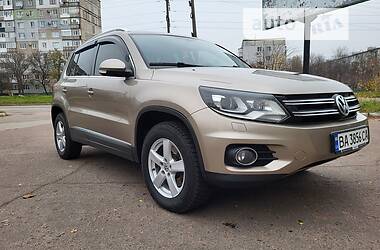 Внедорожник / Кроссовер Volkswagen Tiguan 2011 в 