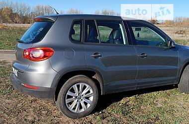 Внедорожник / Кроссовер Volkswagen Tiguan 2010 в Киеве
