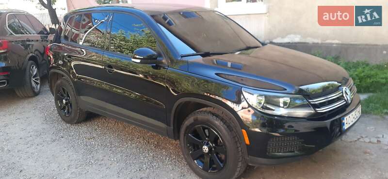 Хэтчбек Volkswagen Tiguan 2011 в Рахове