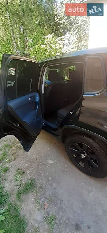 Хэтчбек Volkswagen Tiguan 2011 в Рахове