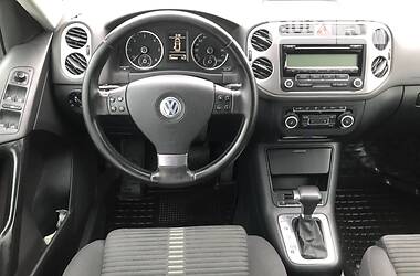 Позашляховик / Кросовер Volkswagen Tiguan 2010 в Києві