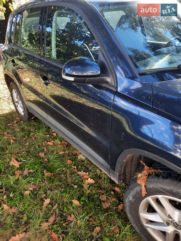 Внедорожник / Кроссовер Volkswagen Tiguan 2011 в Буче